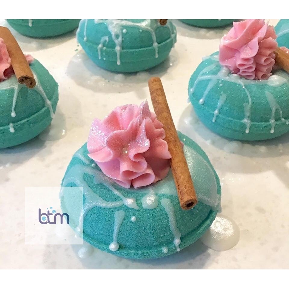 Donut Bath Bomb Hand Mold