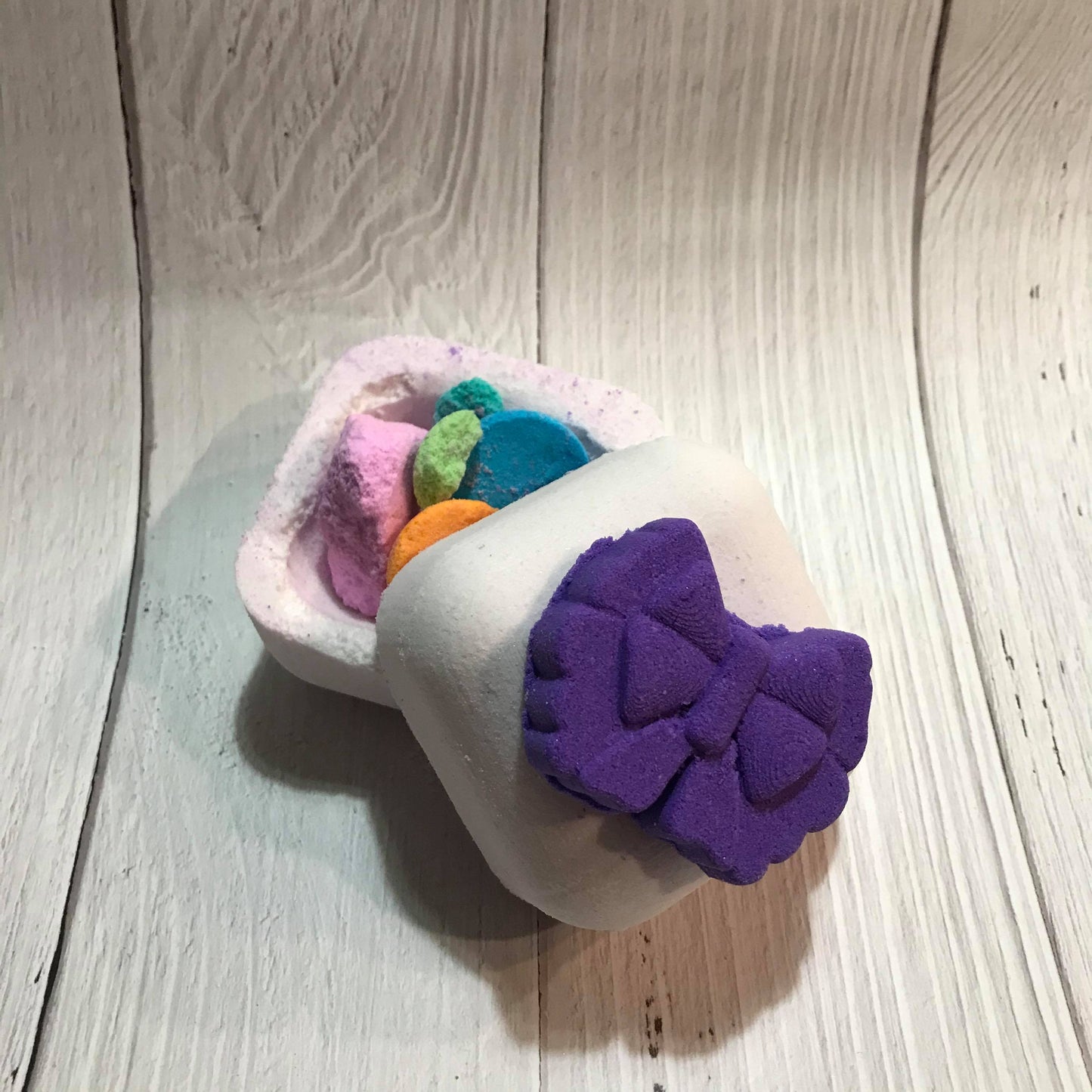 Cube / Gift Bombshell Bath Bomb Hand Mold