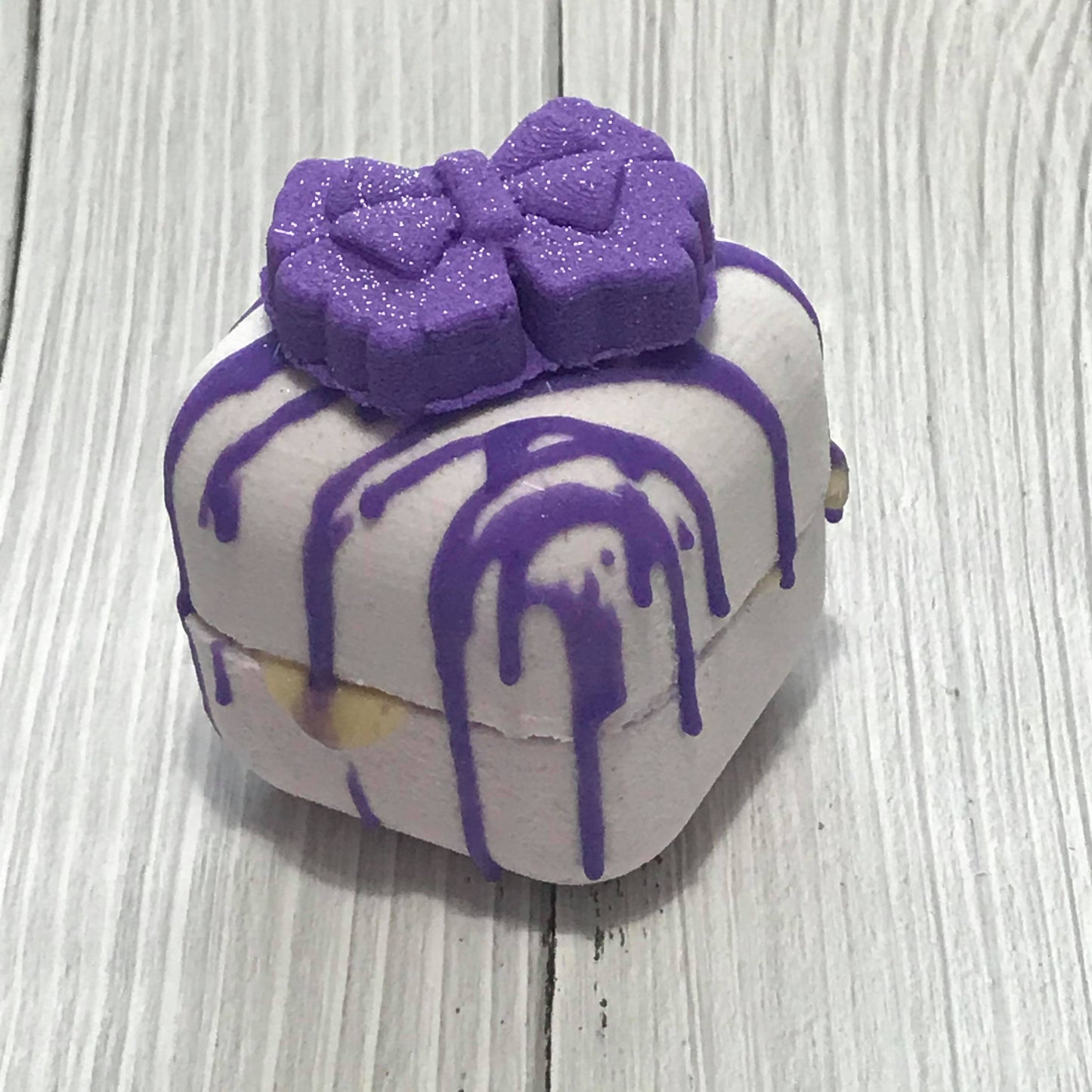 Cube / Gift Bombshell Bath Bomb Hand Mold