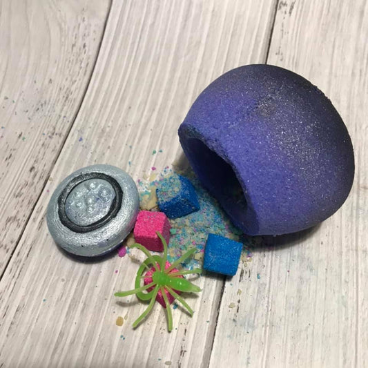 Cauldron Bombshell Bath Bomb Hand Mold