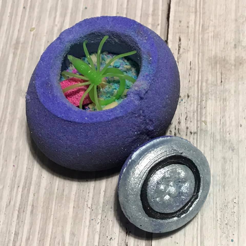 Cauldron Bombshell Bath Bomb Hand Mold