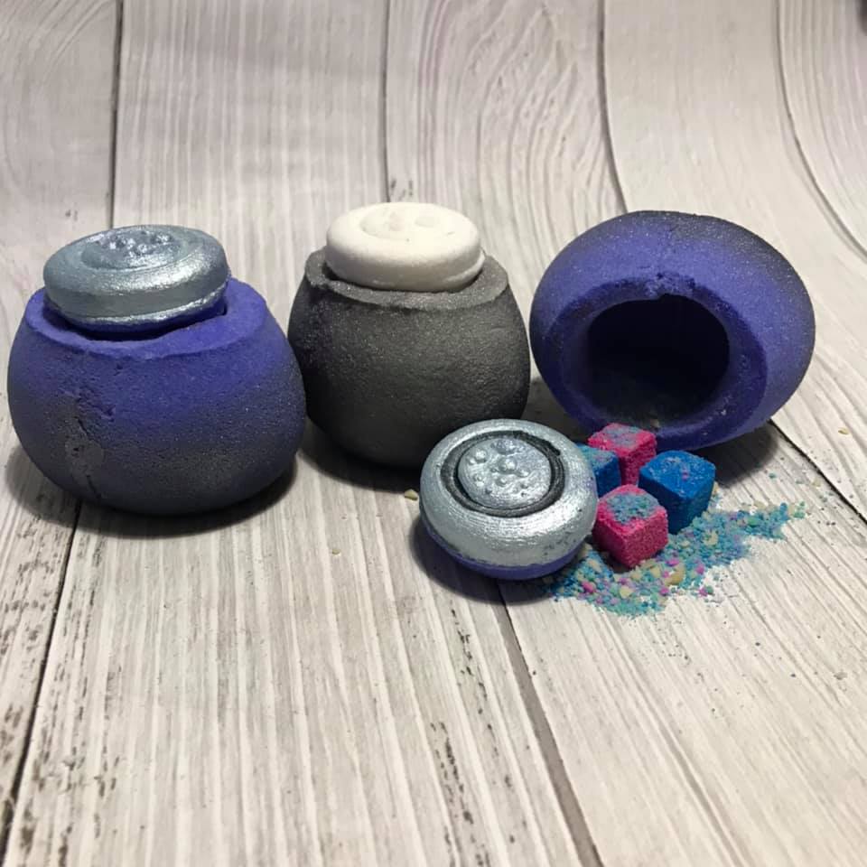 Cauldron Bombshell Bath Bomb Hand Mold