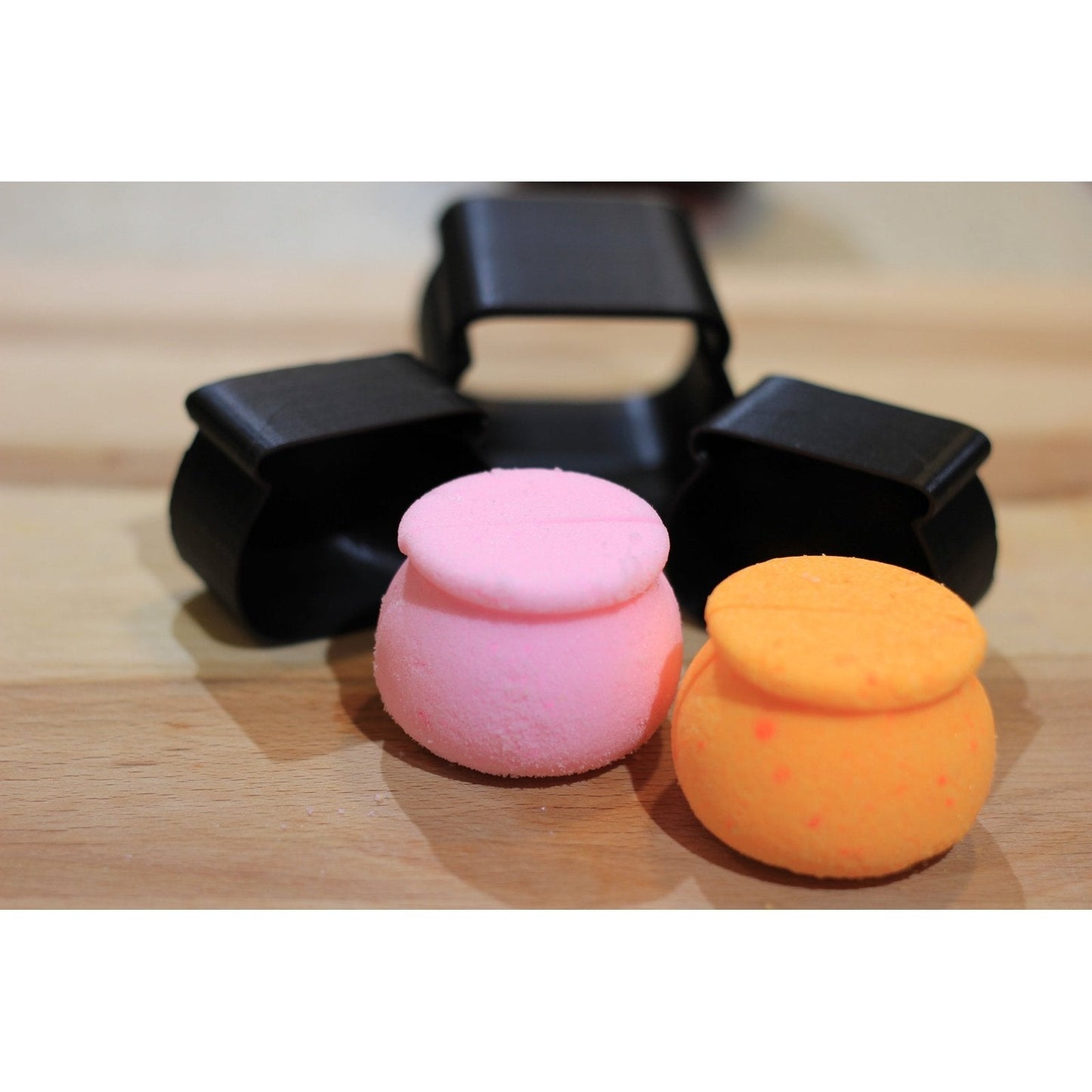Cauldron Bath Bomb Hand Mold