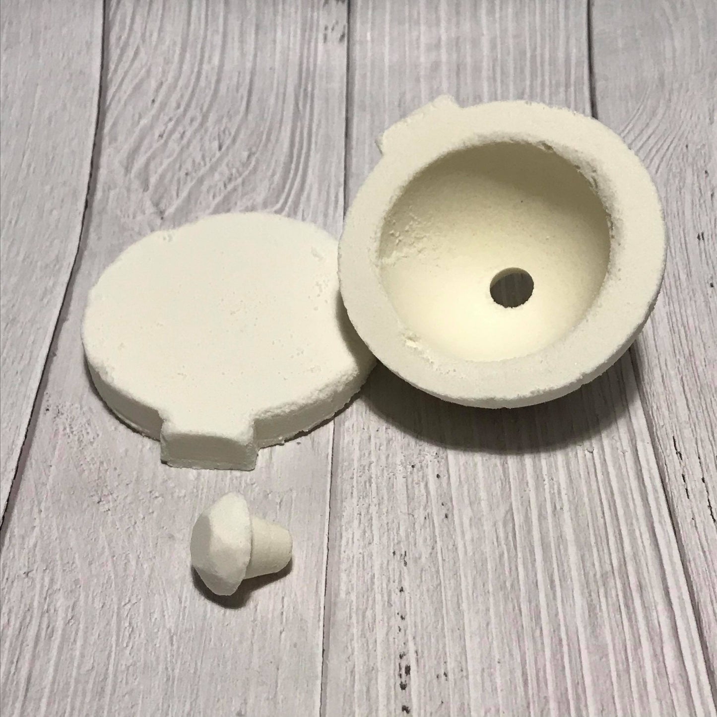 Igloo Bombshell Bath Bomb Hand Mold