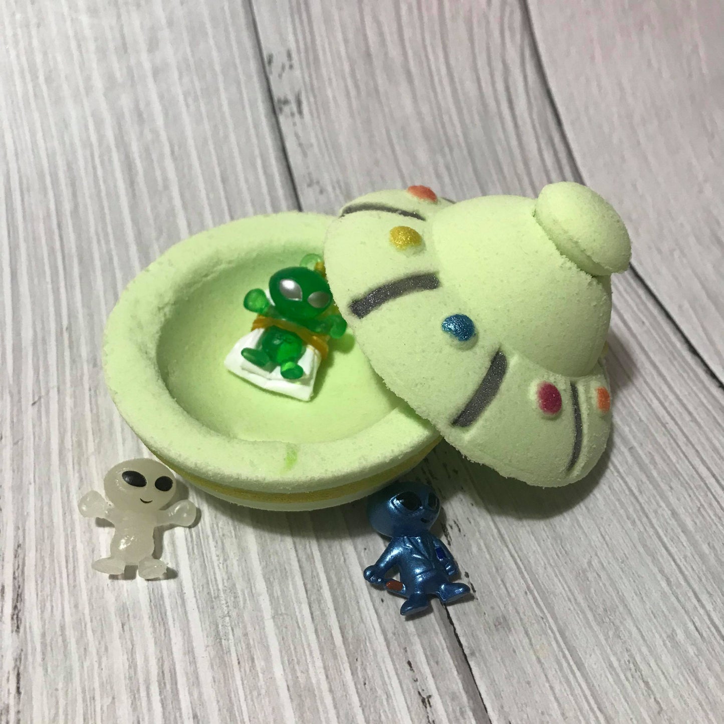 UFO Bombshell Bath Bomb Hand Mold