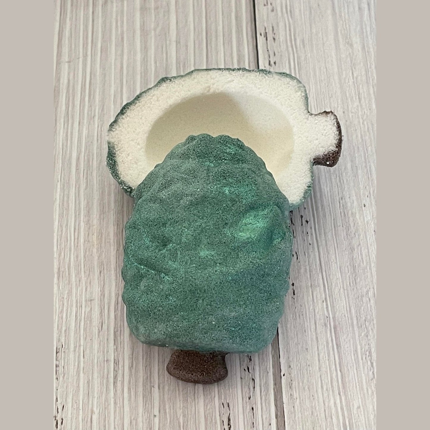 Tree Bombshell Bath Bomb Hand Mold