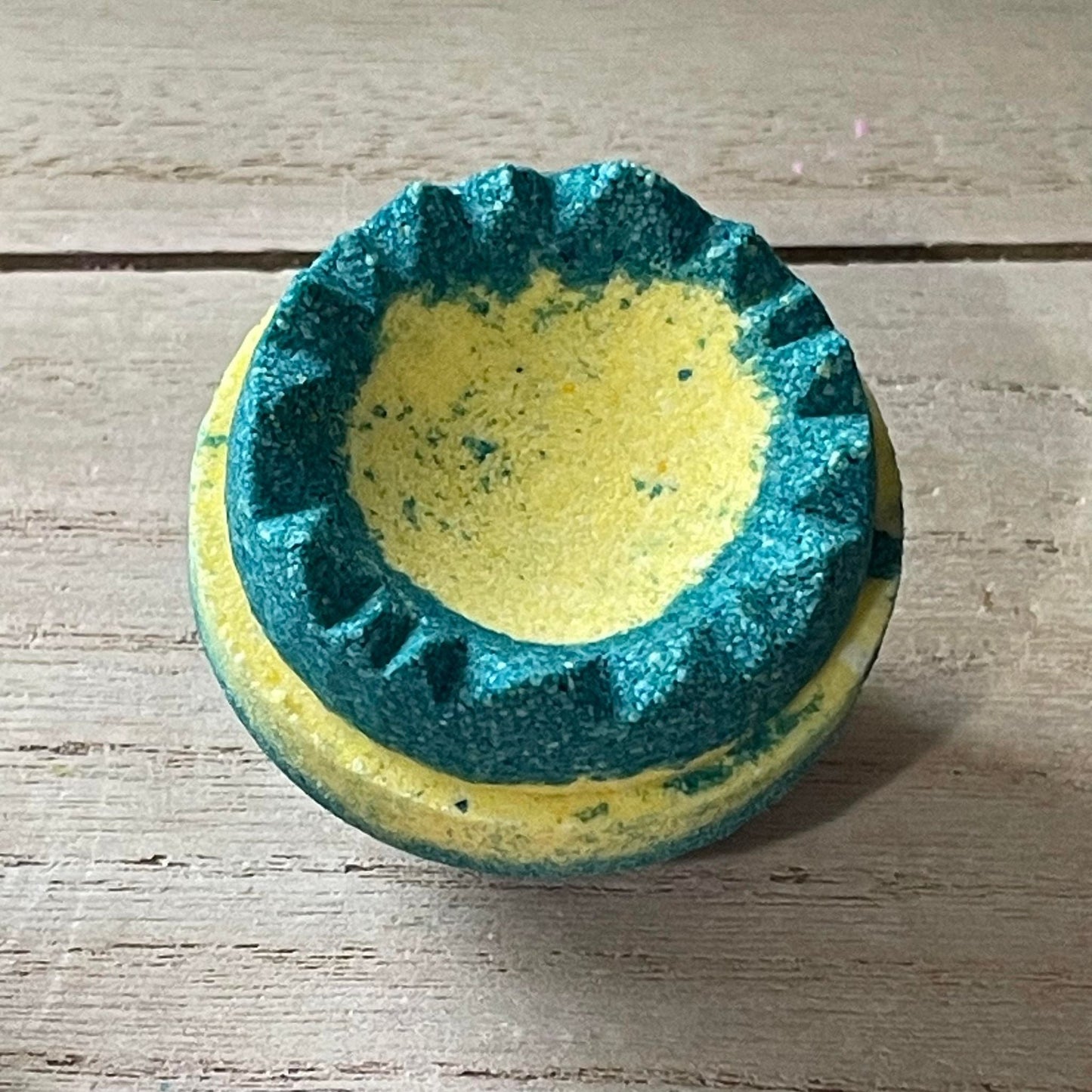 Jagged Edge Round Indent Bath Bomb Hand Mold