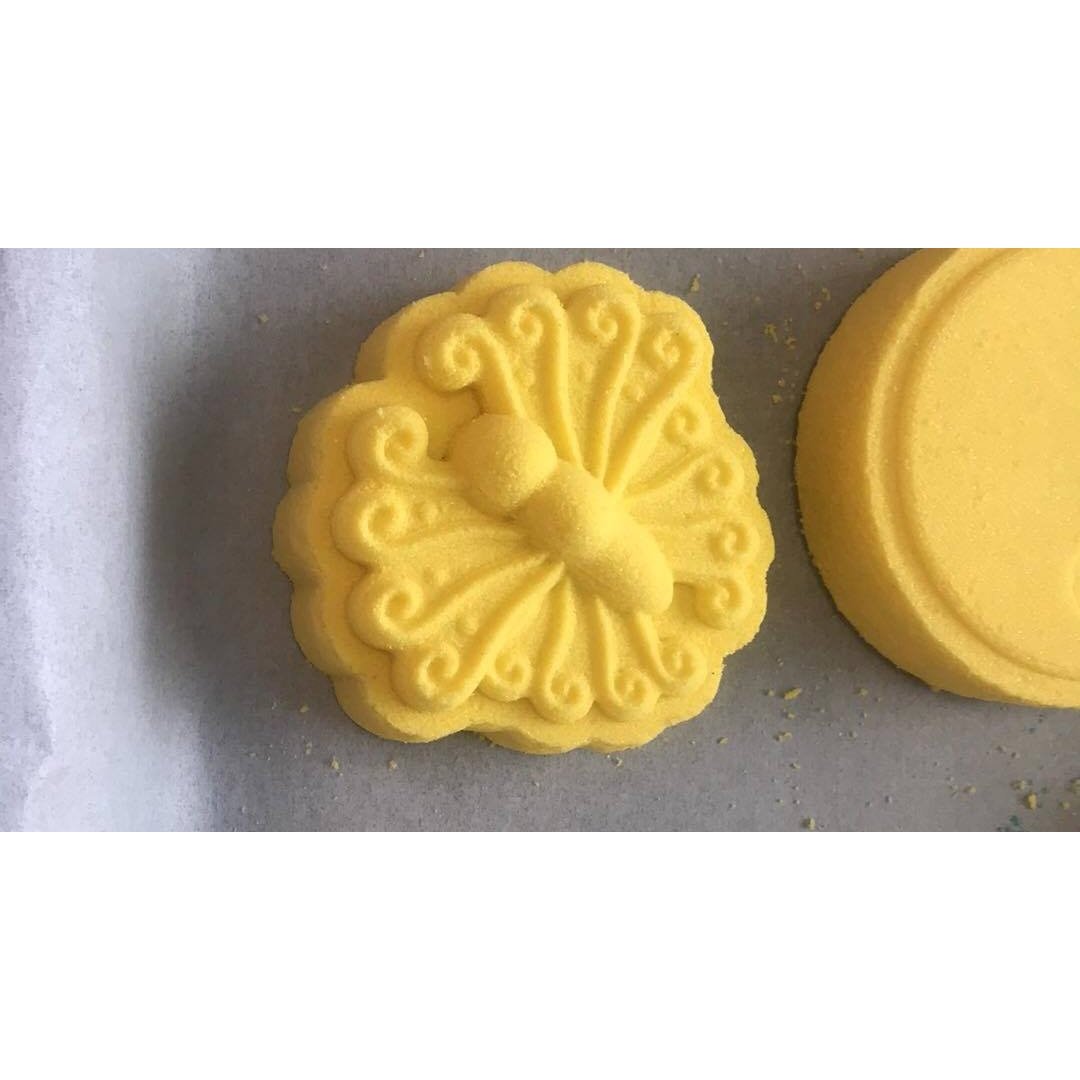 Scrolling Butterfly Bath Bomb Hand Mold