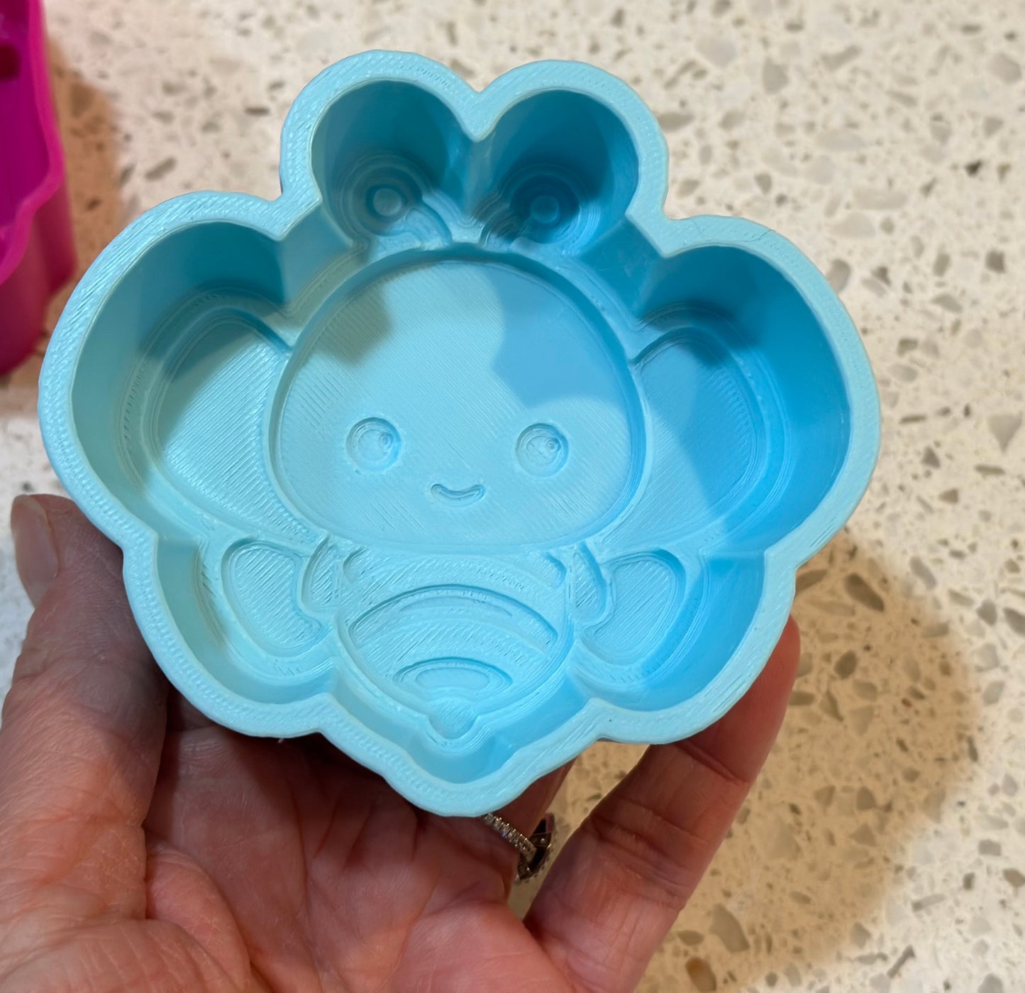 Adorable Bee - Bath Bomb - Hybrid Mold