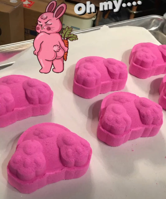 Bunny Bum - Hand - Bath Bomb Mold