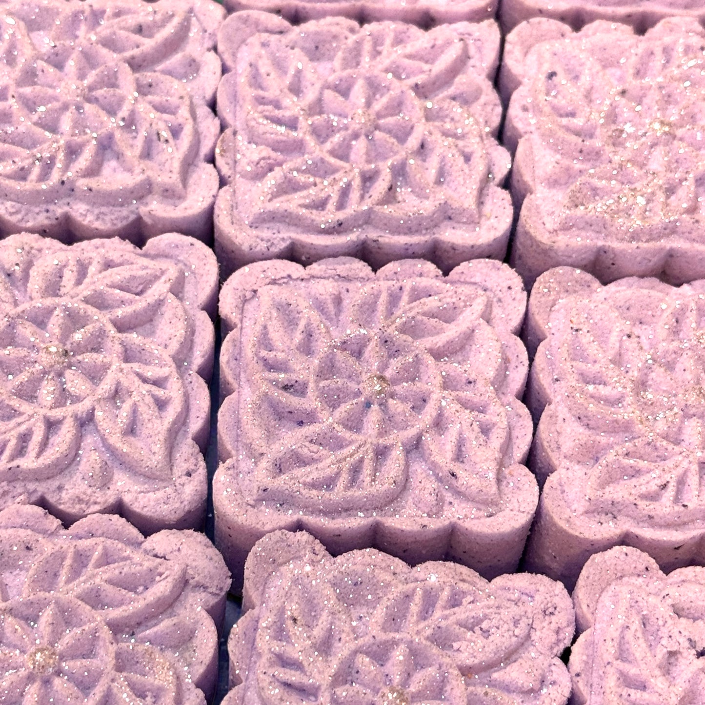 Lavish Exfoliating - Foaming Shower Bomb - Bedtime