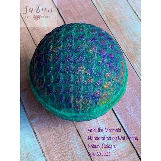 Round Scalloped Mermaid Egg Bath Bomb Hand Mold