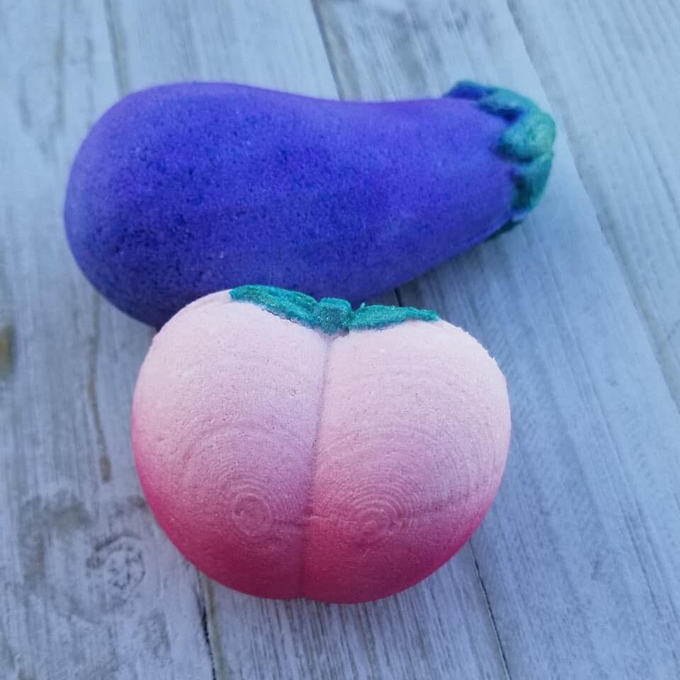 Aubergine (Eggplant) Bath Bomb Hand Mold