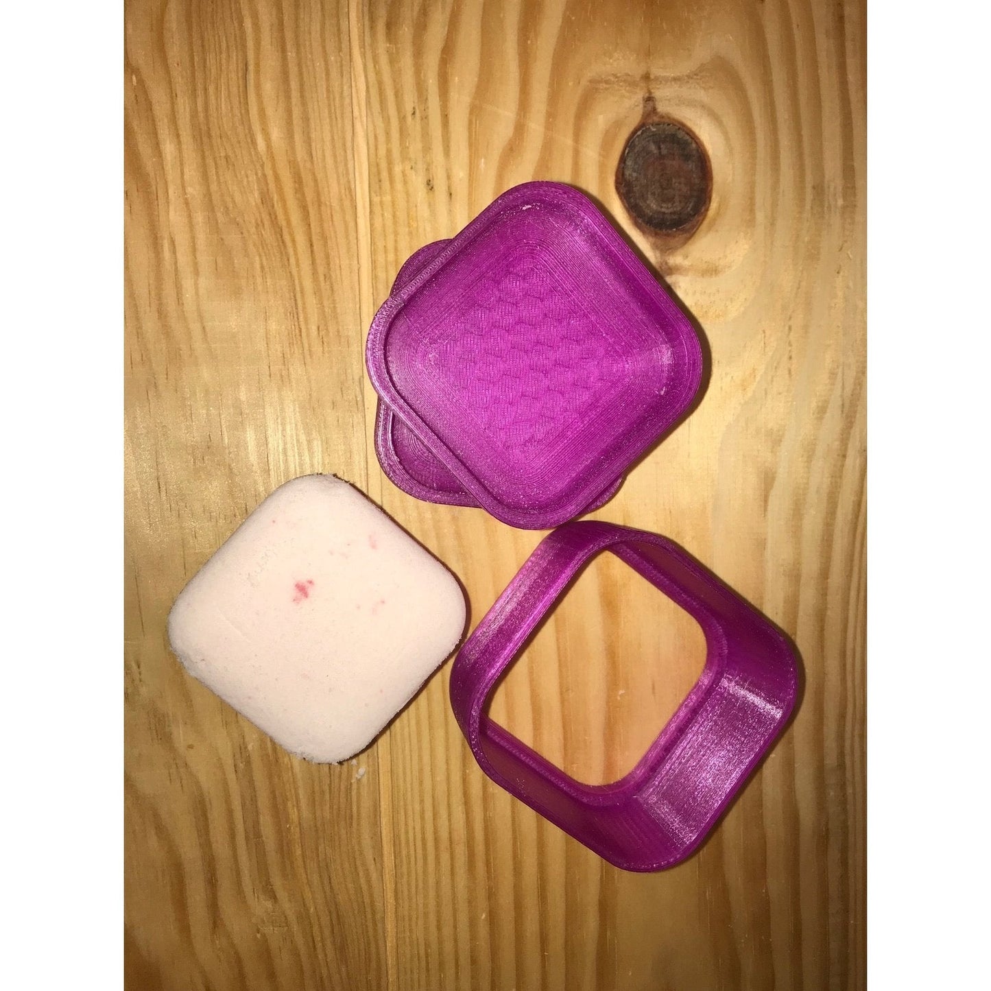 Tablet Bath Bomb Hand Mold (Shampoo)