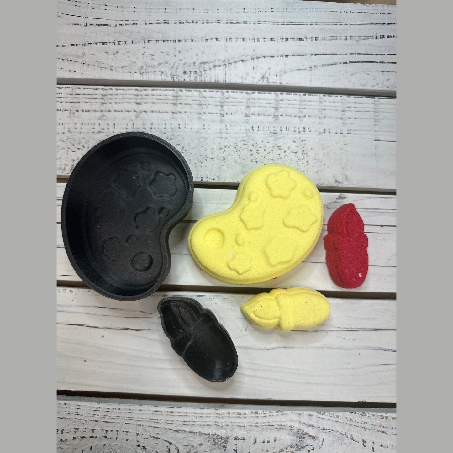 Paint Palette & Paint Brush Bath Bomb Hand Mold 3P