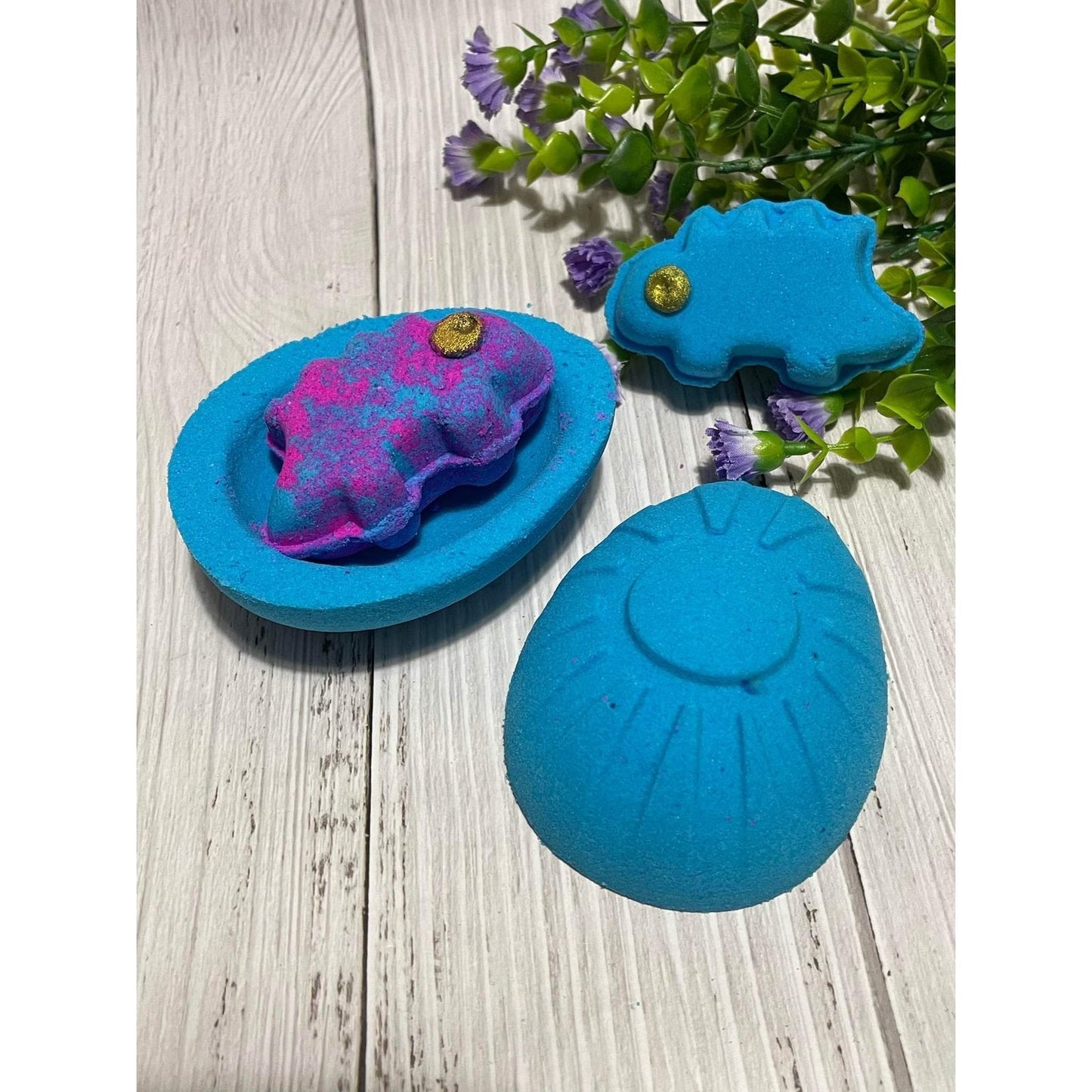 Dino Egg Bombshell Bath Bomb Hand Mold